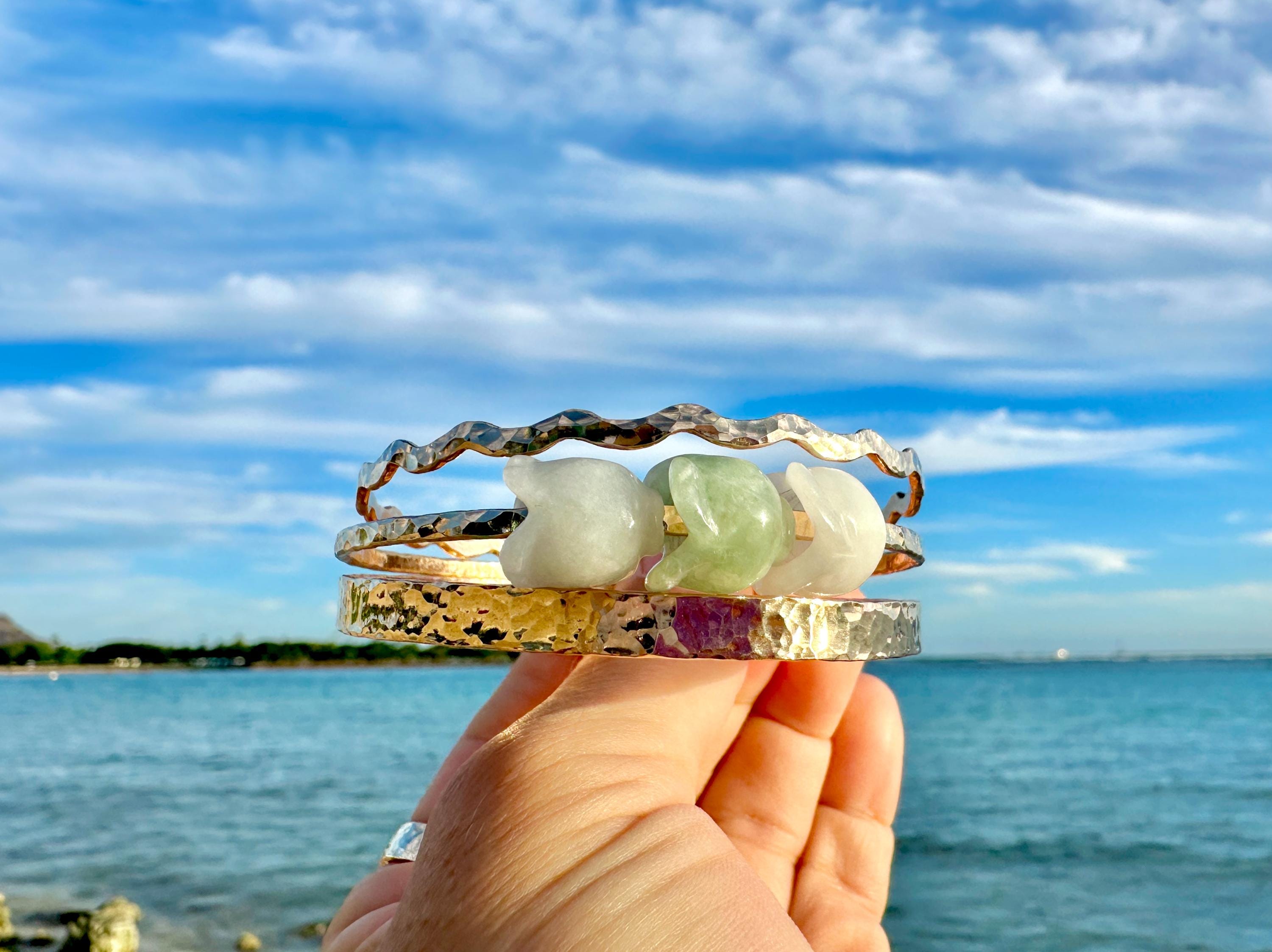 Single 12 Gauge Scallop Wave Design Hammered Stacking Bangle / Choose from 14K Gold Filled or Sterling Silver