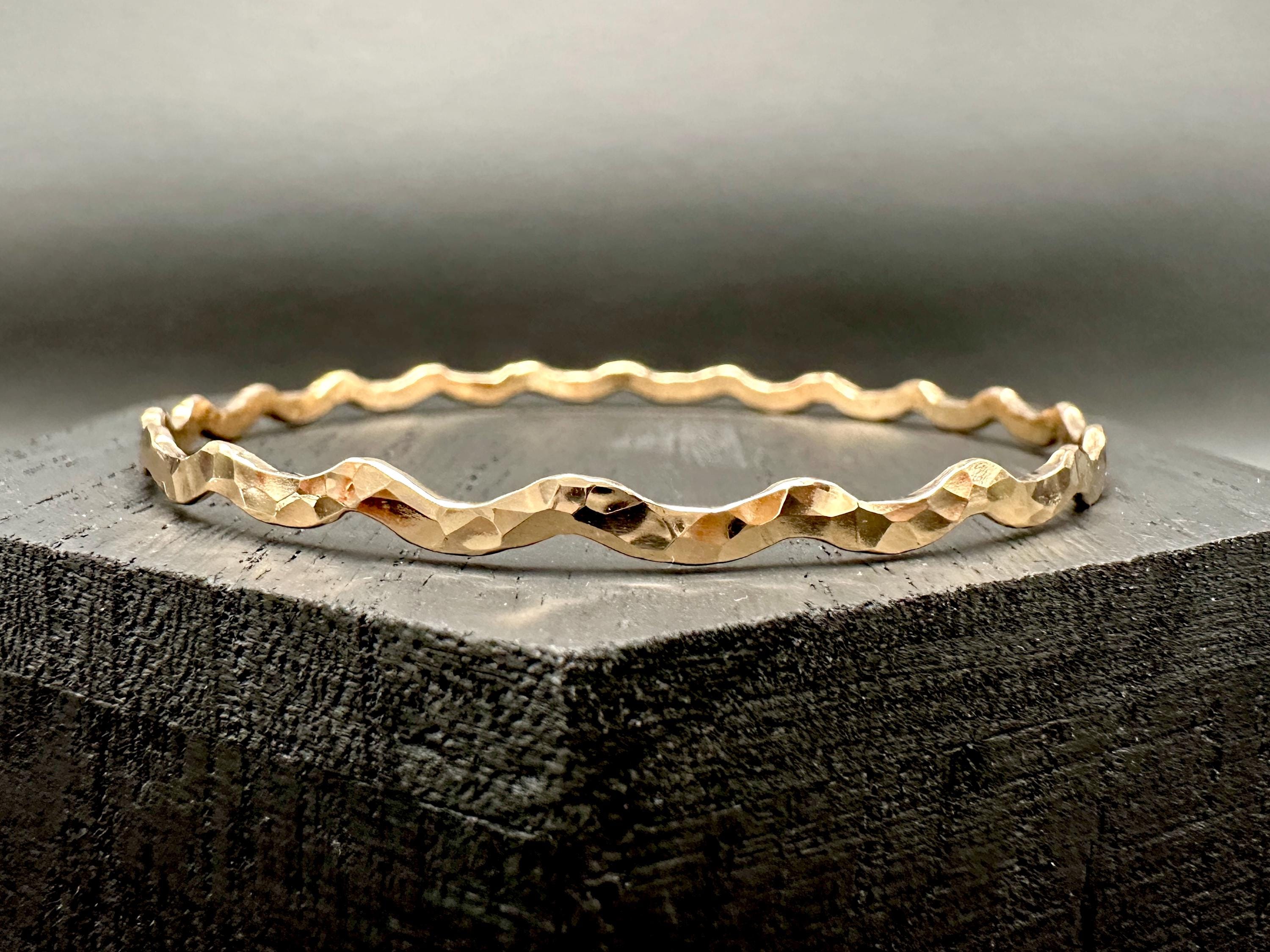 Single 12 Gauge Scallop Wave Design Hammered Stacking Bangle / Choose from 14K Gold Filled or Sterling Silver