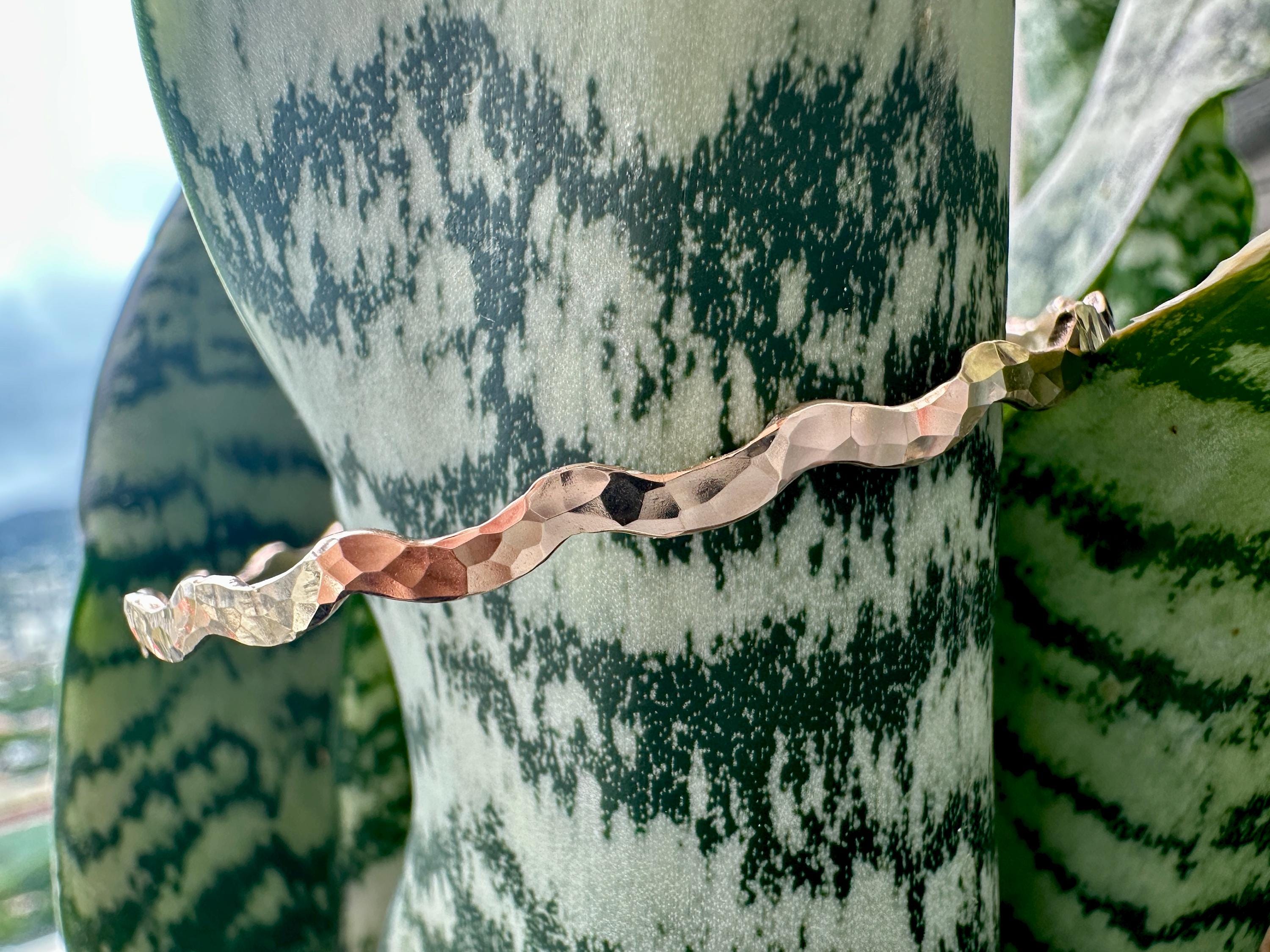 Single 12 Gauge Scallop Wave Design Hammered Stacking Bangle / Choose from 14K Gold Filled or Sterling Silver