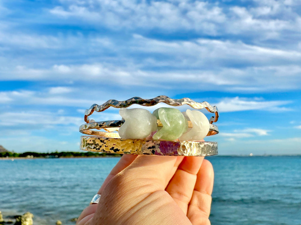 Single 12 Gauge Scallop Wave Design Hammered Stacking Bangle / Choose from 14K Gold Filled or Sterling Silver