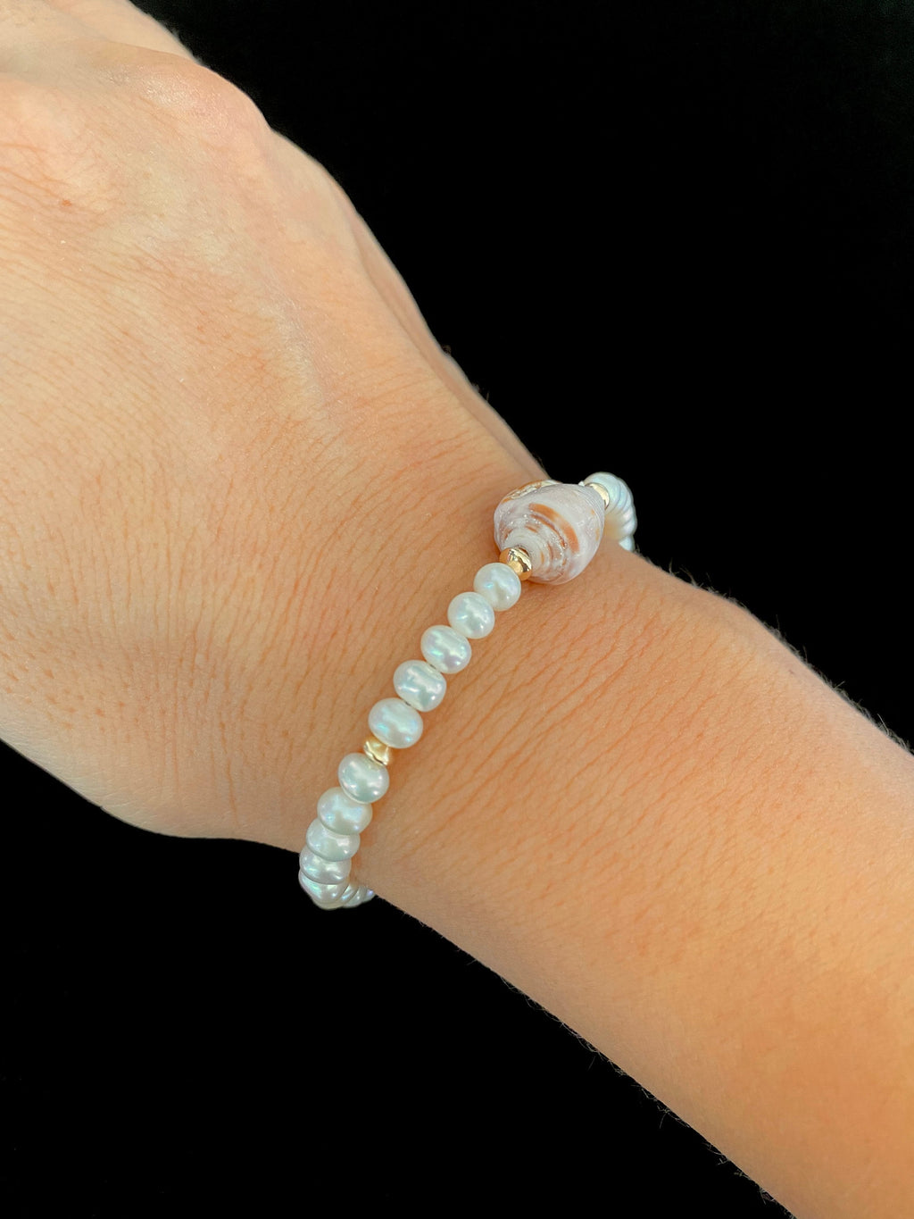 White Freshwater Pearl and Hawaiian Cone Shell Beaded Bracelet