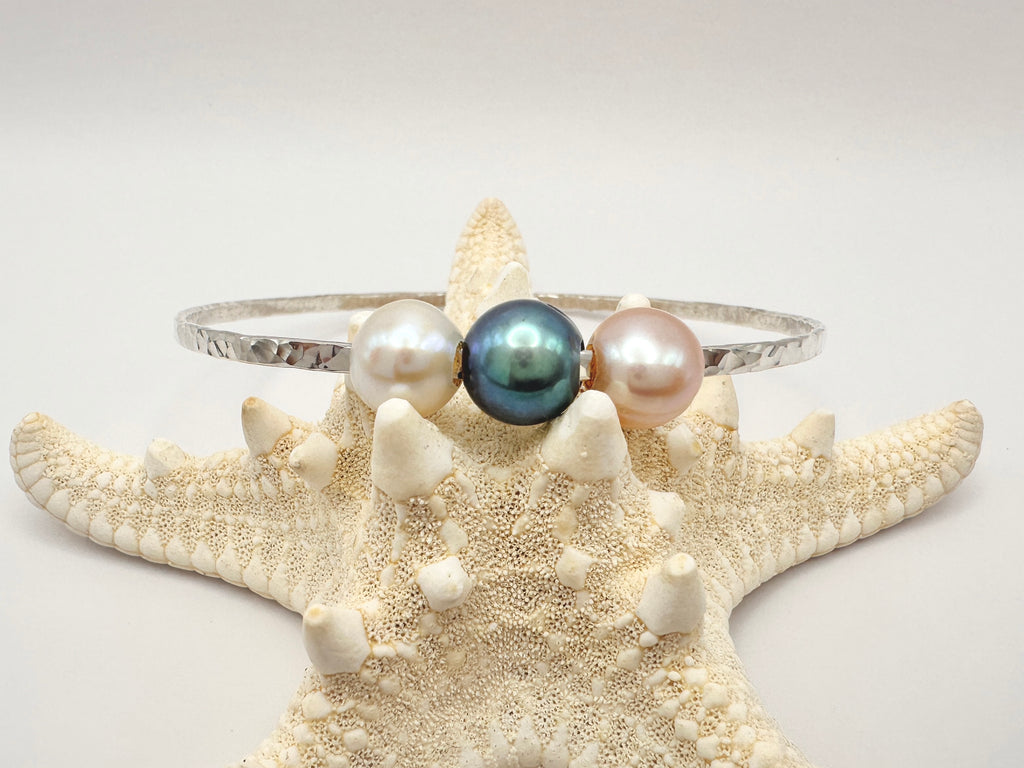 Triple Peacock, White and Mauve Pink Freshwater Pearl Hammered Bangle