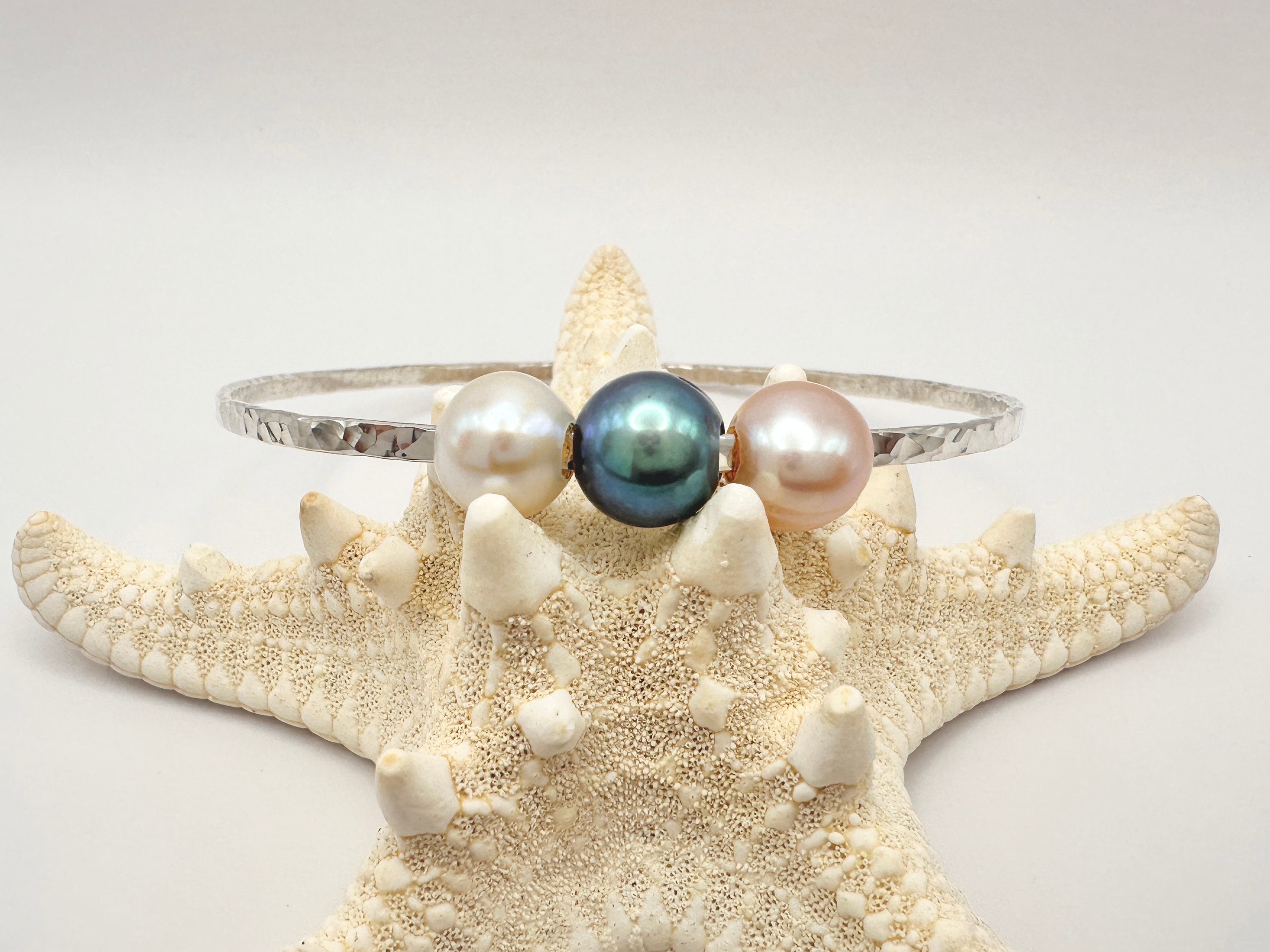 Triple Peacock, White and Mauve Pink Freshwater Pearl Hammered Bangle