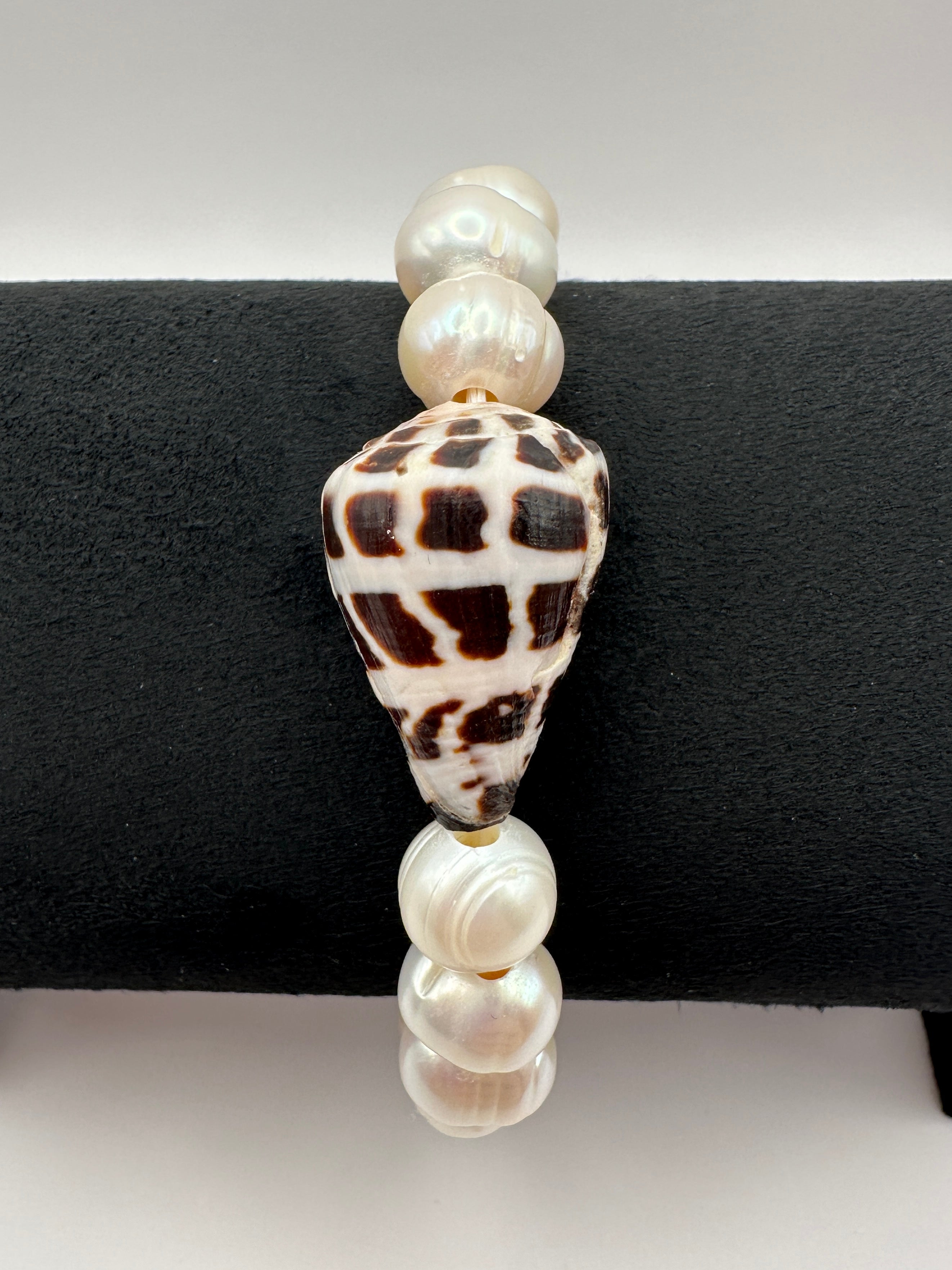 Hebrew Cone Shell and White Ringed Freshwater Pearl Stretch Bracelet