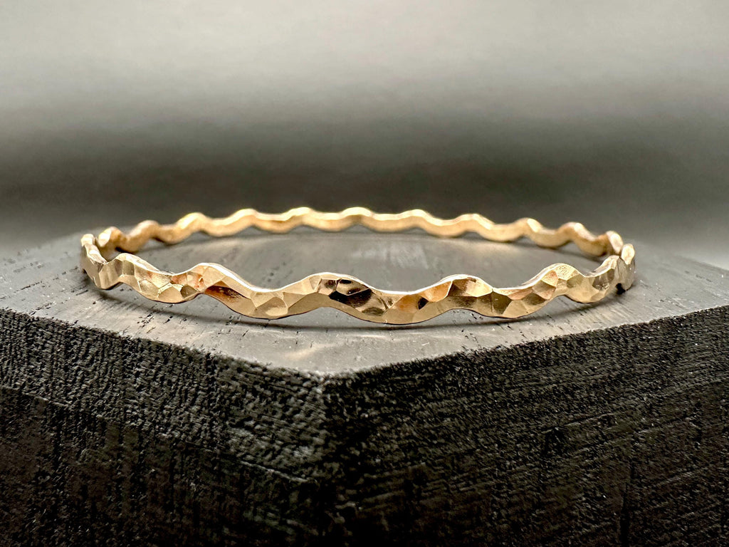 Single 12 Gauge Scallop Wave Design Hammered Stacking Bangle / Choose from 14K Gold Filled or Sterling Silver