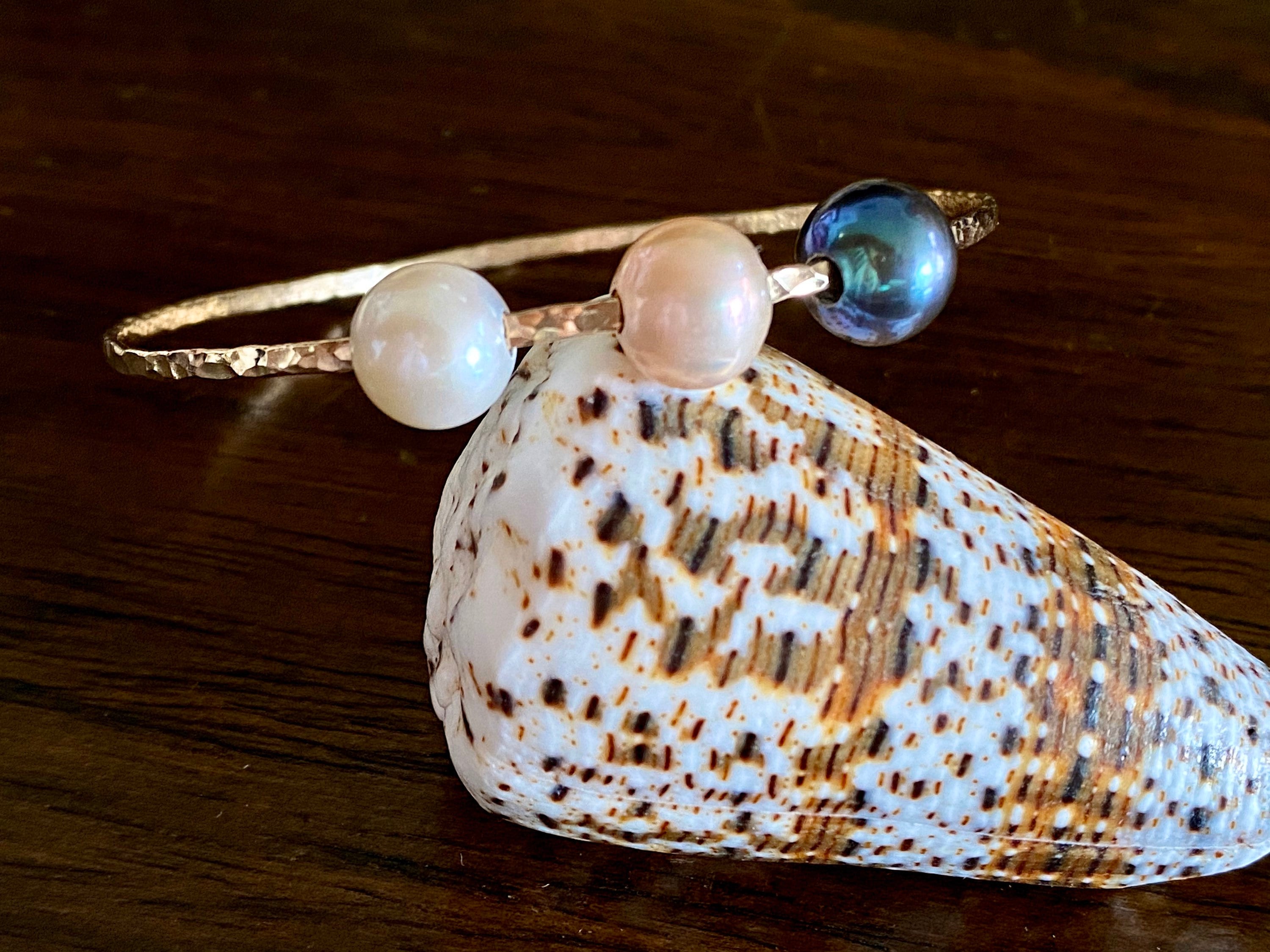 Triple Peacock, White and Mauve Pink Freshwater Pearl Hammered Bangle